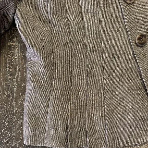 Le Suit Classic Gray Tailored Blazer | Structured Fit Elegant Workwear - Picture 12 of 14